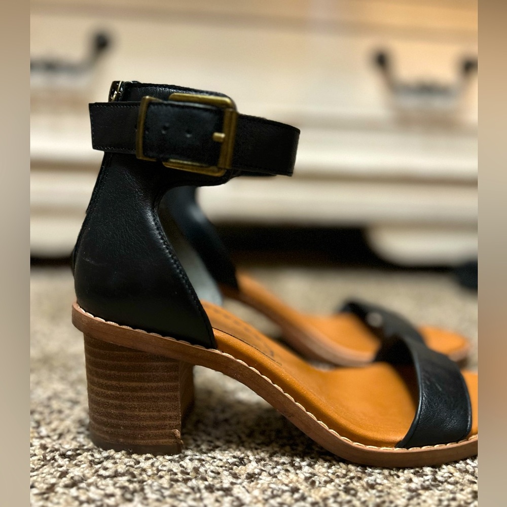 Black heels Zodiac brand